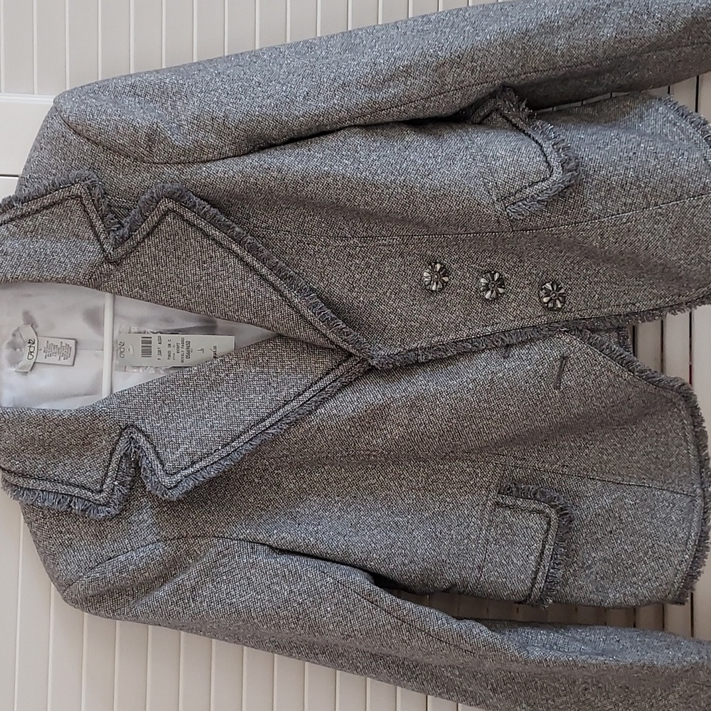 Blazer with asymmetrical button closure. Metallic Silver tweed with extra button